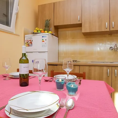 Zuta Kuca Pakoštane