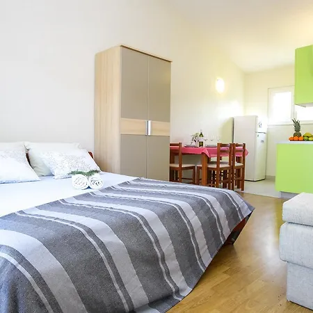 Zuta Kuca Appartement *
