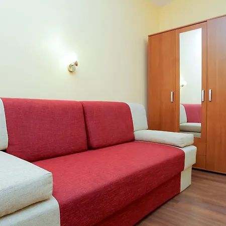 Zuta Kuca Pakostane