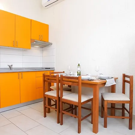 Zuta Kuca Appartement *