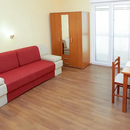Zuta Kuca Pakoštane