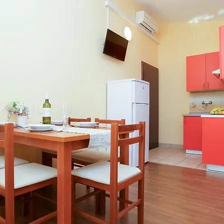 Apartment Zuta Kuca *