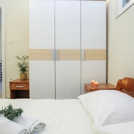 Zuta Kuca Appartement