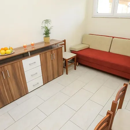 Apartment Zuta Kuca *