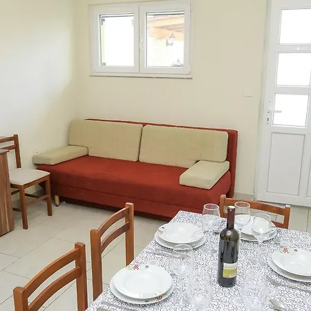 Apartment Zuta Kuca *