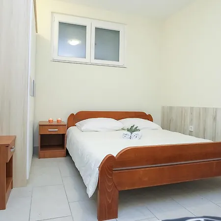 Zuta Kuca Apartment *