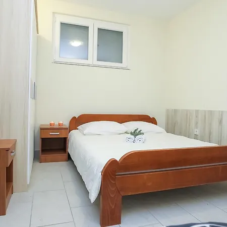 Zuta Kuca Appartement *